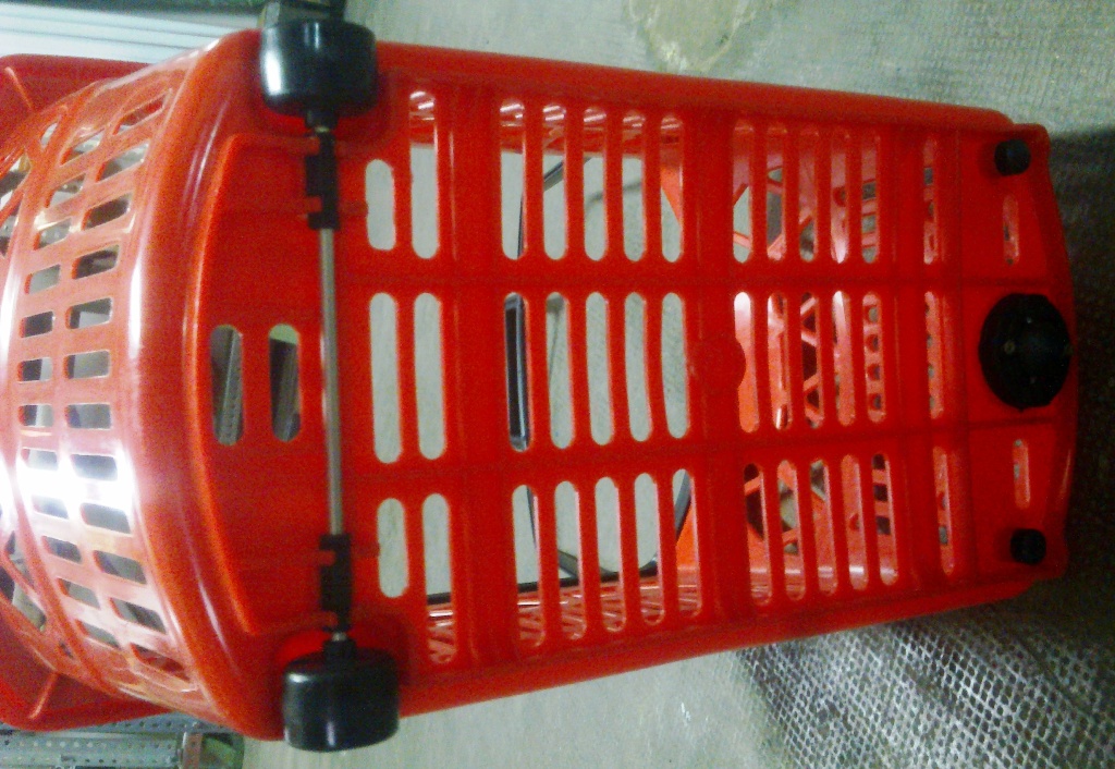 cesto con ruedas para supermercado